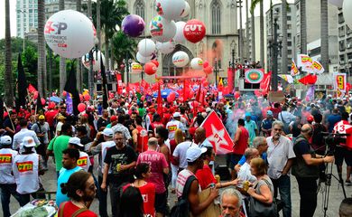 São Paulo - Frente Brasil Popular e Frente Povo Sem Medo realizam ato em defesa da democracia e contra o impeachment (Rovena Rosa/Agência Brasil)