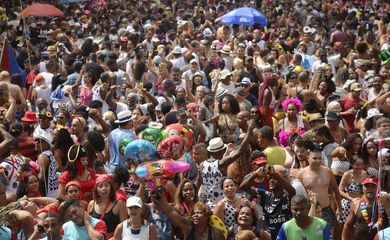 Rio de Janeiro (RJ), 18/02/2023 – Bloco Cordão da Bola Preta desfila pelas ruas do centro da cidade no primeiro dia oficial do Carnaval 2023. Foto Tomaz Silva/Agência Brasil