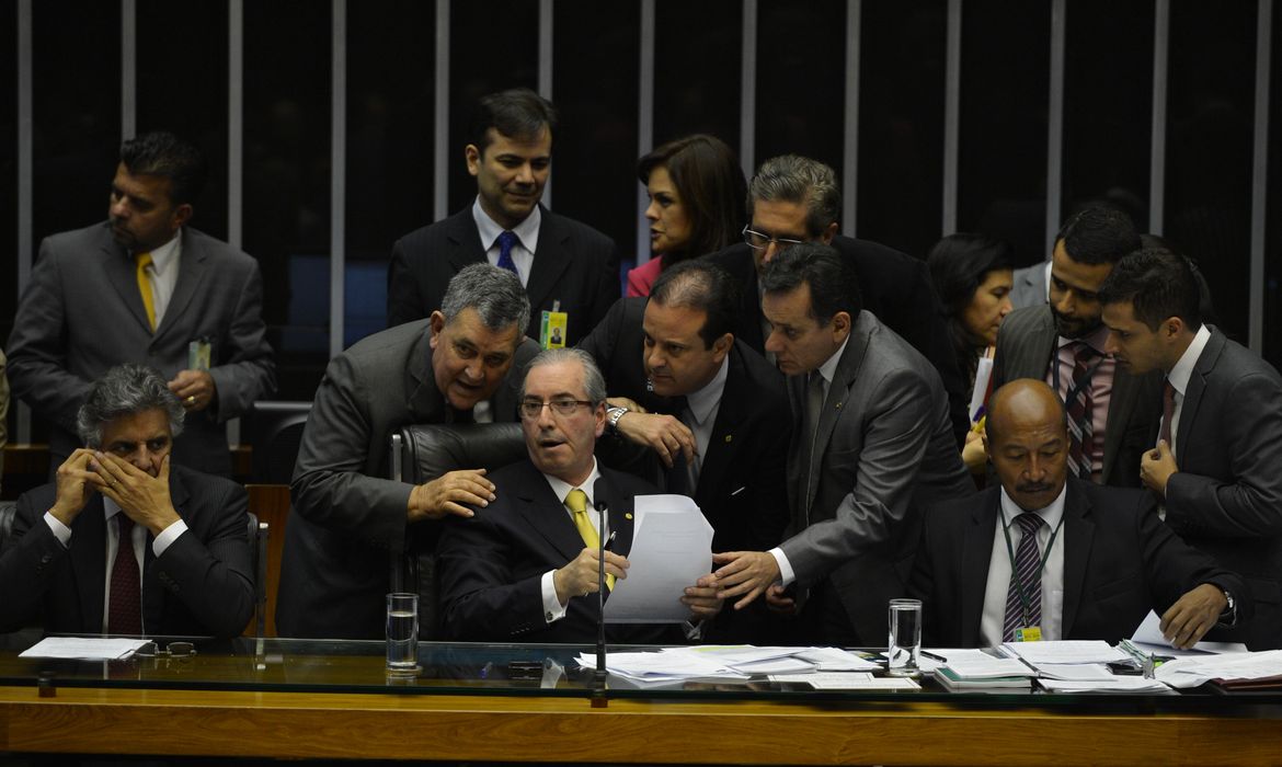 O presidente da Câmara, Eduardo Cunha, decidiu colocar em votação uma nova proposta  para redução da maioridade penal em sessão extraordinária, após acordo com líderes (Fabio Rodrigues Pozzebom/Agência Brasil)