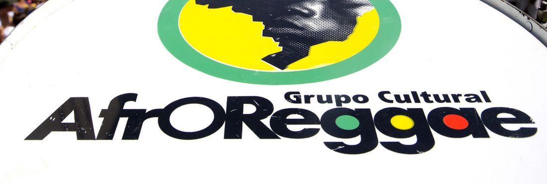 Bloco cultural AfroReggae movimenta a manhã da segunda-feira (11) no Rio de Janeiro