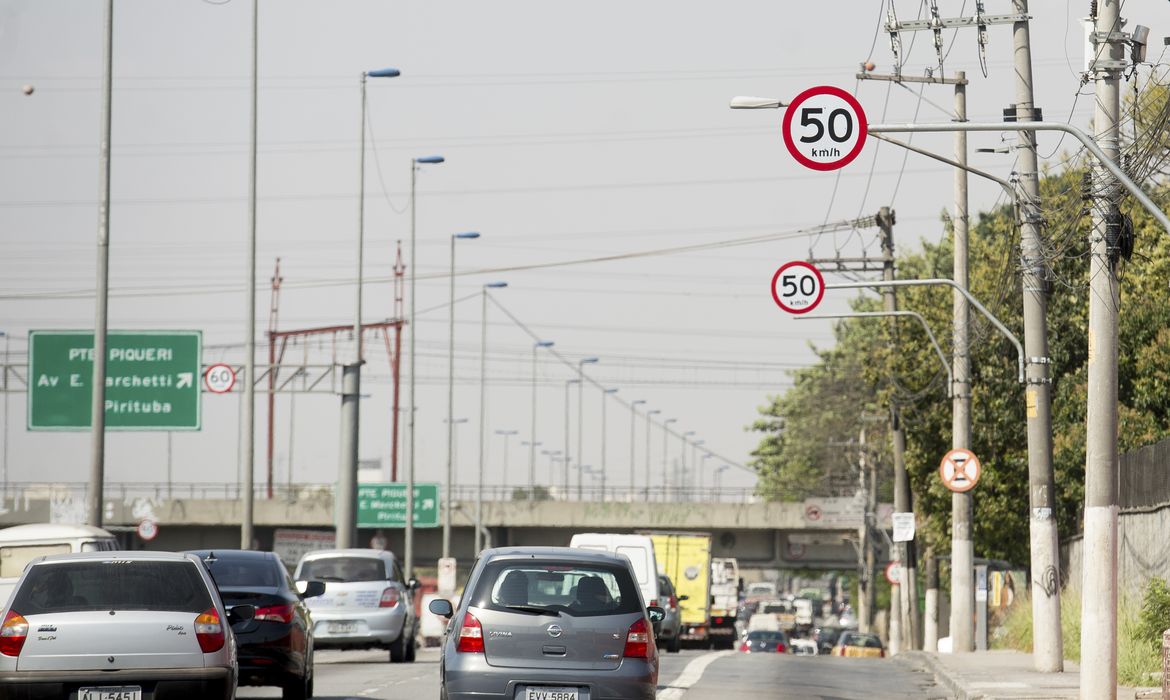 Pistas locais das marginais Pinheiros e Tietê tiveram sua velocidade reduzida para 50 km/h ( Marcelo Camargo/Agência Brasil)