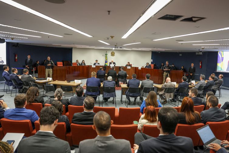 Brasília (DF), 10/06/2025 - O ministro do Supremo Tribunal Federal (STF) Alexandre de Moraes começa a ouvir os réus do núcleo 1 na ação da trama golpista, os interrogatórios ocorrerão presencialmente na sala de julgamentos da primeira turma da corte 
Foto: Valter Campanato/Agência Brasil