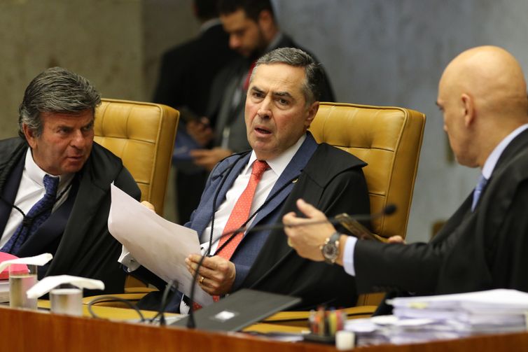 Os ministros Luiz Fux, Luis Roberto Barroso e Alexandre de Moraes, durante sessão do STF que  retoma julgamento sobre o compartilhamento de dados bancários e fiscais.