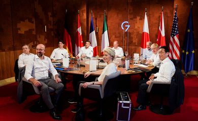 Líderes do G7 reunidos com presidente da Ucrânia, Volodymyr Zelenskiy, por videoconferência no castelo de Schloss Elmau, na Baviera, Alemanha