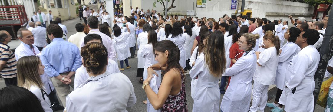 Médicos fazem ato público em prol do Hospital Federal do Andaraí