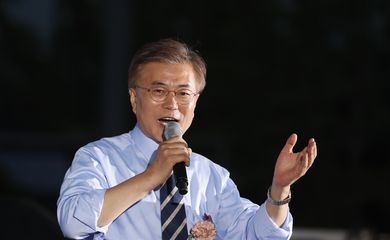 O candidato liberal do Partido Democrático Moon Jae-In venceu as eleições presidenciais na Coreia do Sul, conforme indicam pesquisas de boca de urna