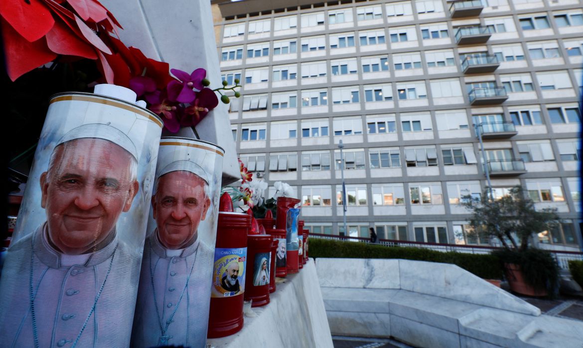 Papa Francisco dorme bem e toma caf da manh, diz Vaticano