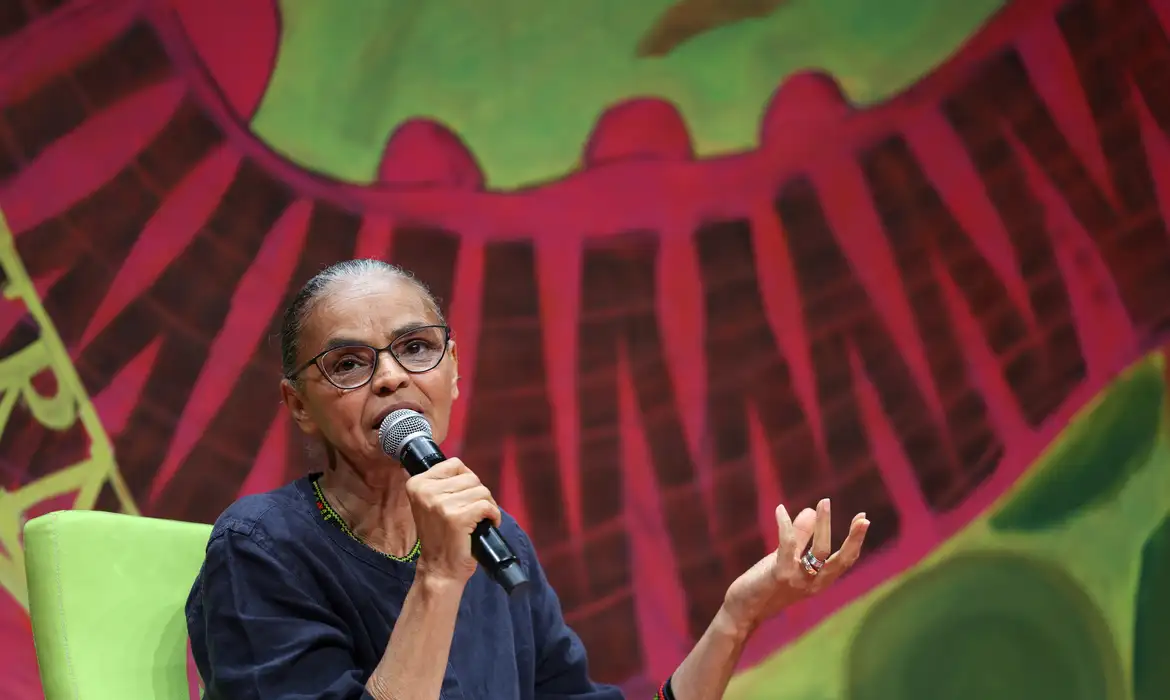 Paraty (RJ), 01/08/2025 - A ministra do Meio Ambiente e Mudança do Clima, Marina Silva, participa da 23ª Festa Literária Internacional de Paraty, no Auditório Matriz. Foto: Rovena Rosa/Agência Brasil
