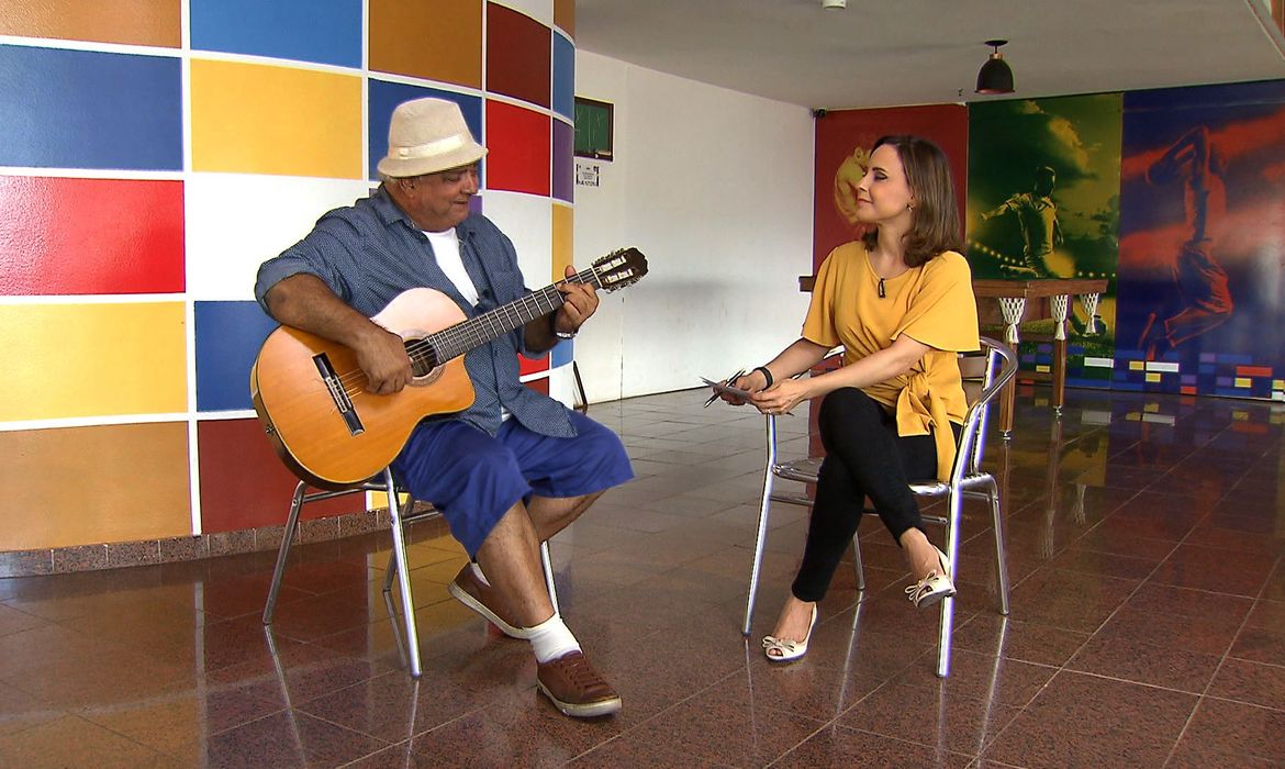 O compositor Gerônimo Santana fala ao programa Impressões