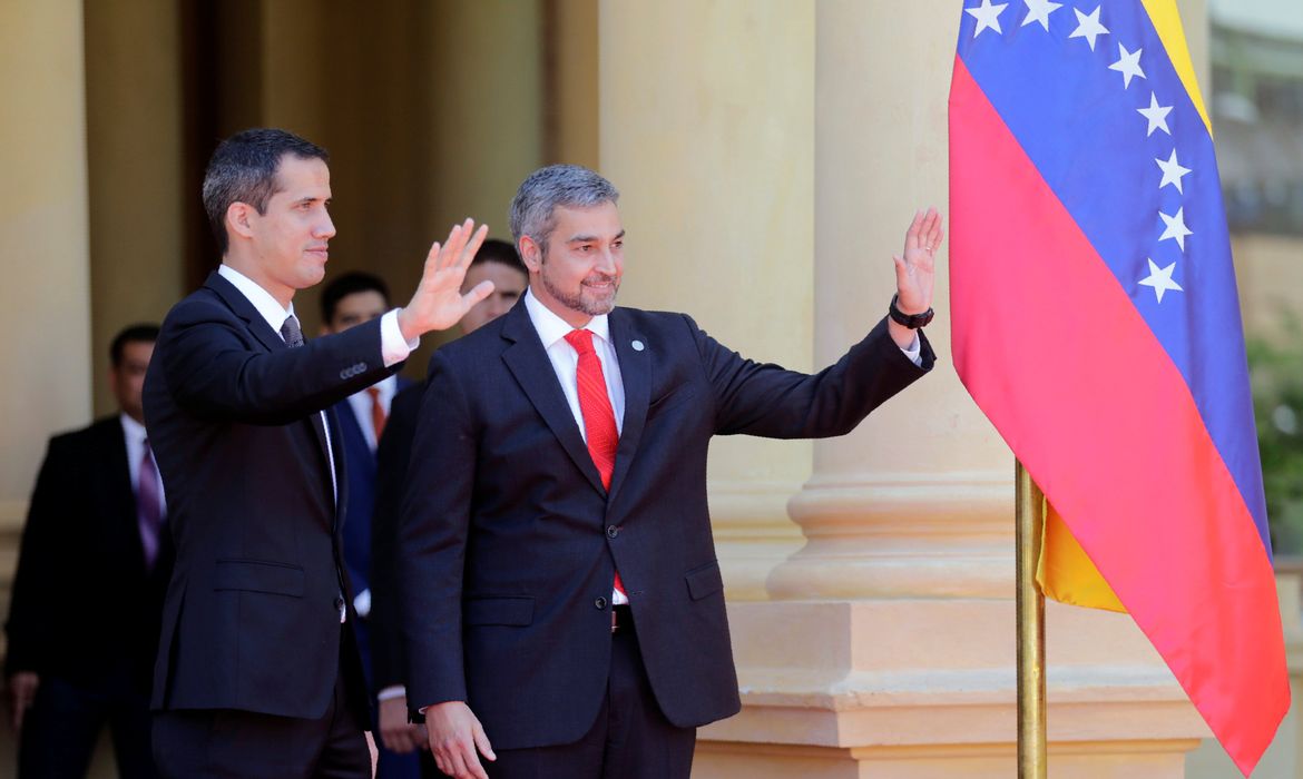 O presidente paraguaio Mario Abdo Benitez e o líder da oposição venezuelana Juan Guaido