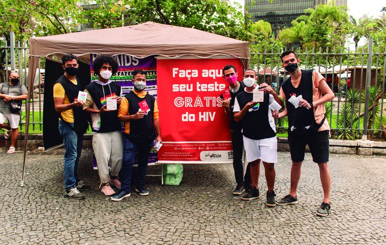 Grupo Pela VIdda-RJ promove ação de testagem para HIV e ISTs neste domingo, na areia de Copacabana