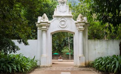 Portal da antiga fábrica de pólvora, no Jardim Botânico, hoje entrada do parque infantil