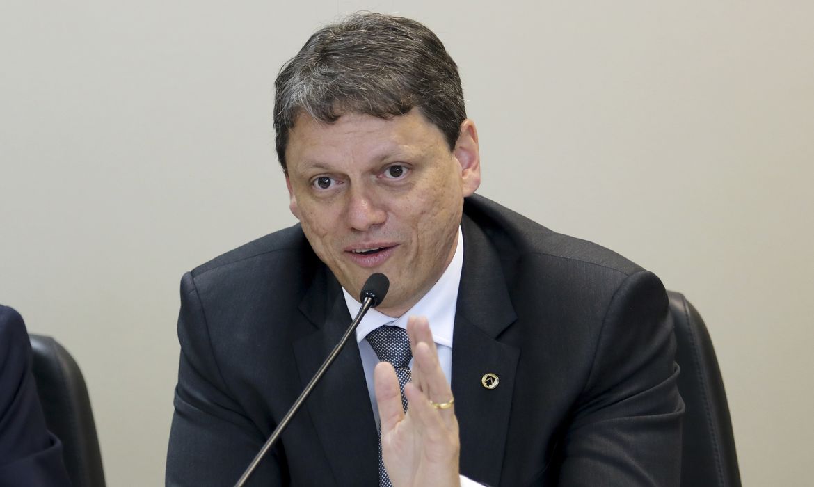 O ministro da Infraestrutura, Tarcísio Gomes de Freitas, participa de assinatura de contrato de adesão do Terminal UTE GNA I do Porto do Açú - para movimentação de GNL (Gás Natural Liquefeito).