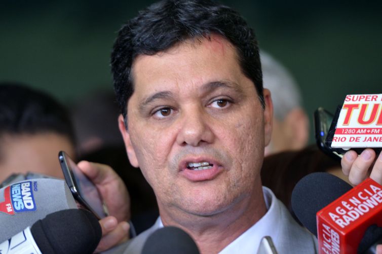 Brasília - O senador Ricardo Ferraço fala à imprensa após  filiar-se ao PSDB em cerimônia na liderança do partido no Senado. O senador deixou o PMDB (Antonio Cruz/Agência Brasil)
