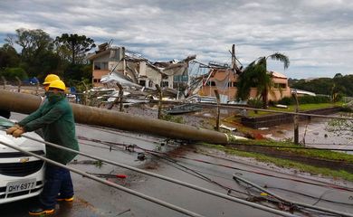 Strong storm in southern Brazil left at least 10 dead