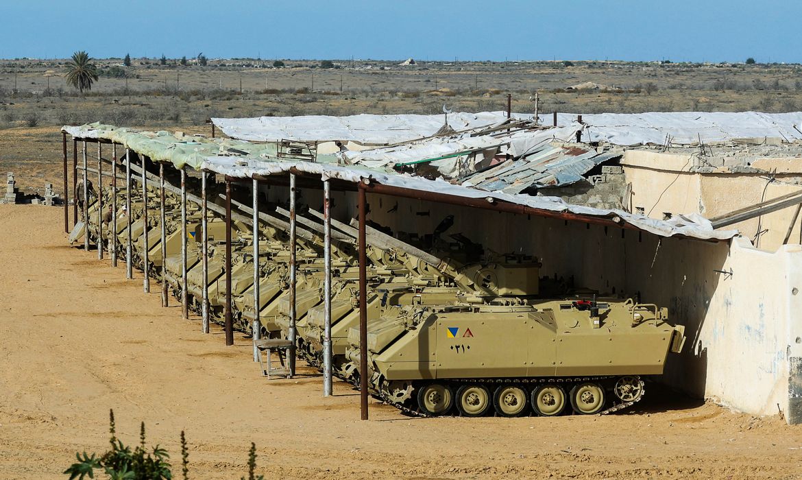 Egyptian military vehicles are parked, amid a ceasefire between Israel and Hamas, near the Rafah border crossing between Egypt and the Gaza Strip, in Rafah, Egypt January 19, 2025. REUTERS/Mohamed Abd El Ghany