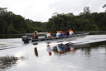 Juara (MT), 08/04/2025 – Navegação no Rio Juruena para visita à aldeia Pé de Mutum, na Terra Indígena Japuíra, do Povo Rikbaktsa. Foto: Fernando Frazão/Agência Brasil