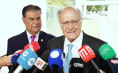 Brasília (DF), 22/01/2026 - Vice Presidente da República Geraldo Alckmin tendo ao lado o senador Nelsinho Trad-PSD/MS, fala com jornalistas. Foto: Cadu Gomes/VPR