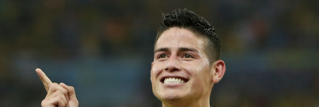 AP300366896348-ramirez-comemora-2 Jogador colombiano James Rodriguez comemora o segundo gol marcado contra o Uruguai no Maracanã