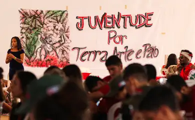 Brasília (DF) 16/10/2023 - Acampamento da Juventude em Luta, por Terra e Soberania Popular realizado pela Via Campesina. reúne dois mil jovens camponeses de 22 estados.  Na programação, debates sobre a conjuntura política nacional e global, a questão feminista e antirracista, arte, cultura e as tarefas da juventude frente às questões ambientais.
Foto: José Cruz/Agência Brasil 