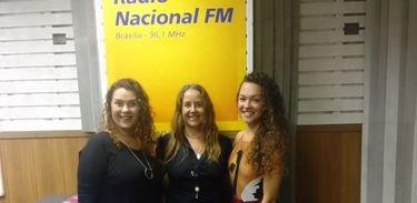 Cantoras Carol Melo e Nathália Cavalcante