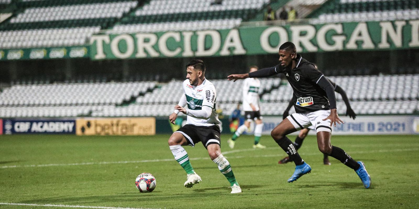 Botafogo Vence Coritiba Na Série B Com Gol De Navarro