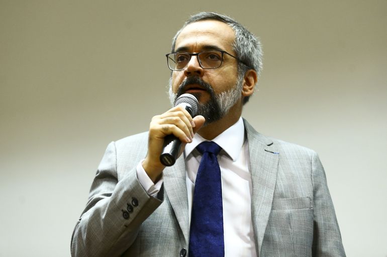 O ministro da Educação, Abraham Weintraub, participa do primeiro culto de Santa Ceia de 2020 da Frente Parlamentar Evangélica do Congresso Nacional.