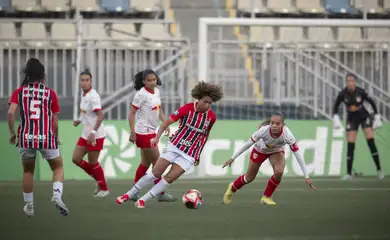 Santana da Paraíba (SP), 17/05/2025 - A Federação Paulista de Futebol (FPF) investiga os relatos da zagueira Stella, do Red Bull Bragantino, e da meio-campista Aline Milene, do São Paulo, de que o árbitro Juliano José Alves Rodrigues teria dito frases machistas durante o jogo entre as equipes pela segunda rodada do Campeonato Paulista Feminino de futebol. Foto:  Anderson Lira/Futebol Paulista