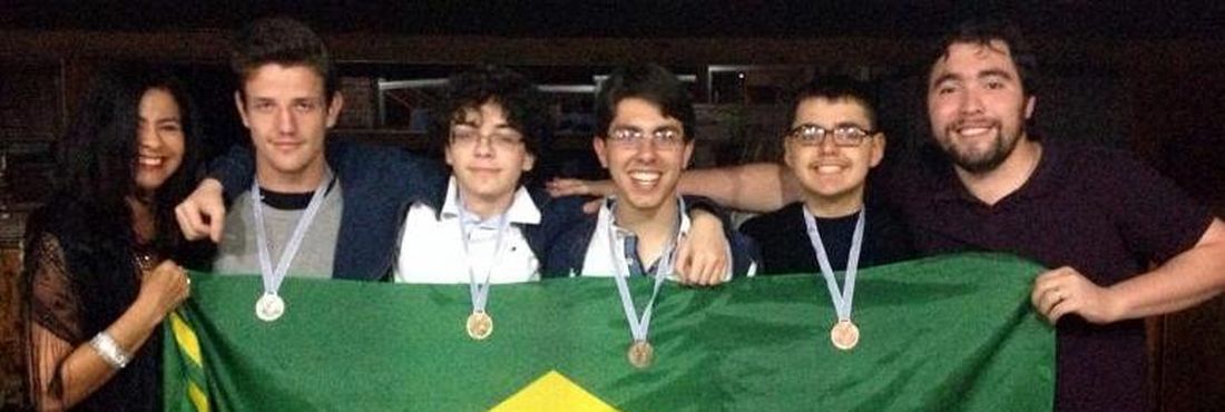 Estudantes brasileiros conquistaram duas medalhas de ouro, uma de prata e uma de bronze na 25ª Olimpíada de Matemática do Cone Sul, que terminou hoje (21) na cidade de Atlántida, a 47 quilômetros de Montevidéu, Uruguai