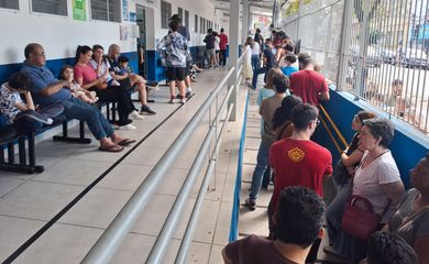  Fila nos postos para vacinação. Foto:  Bruno Bocchini/Agência Brasil