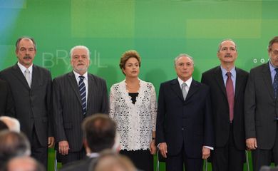 Presidenta Dilma Rousseff dá posse a dez ministros em solenidade no Palácio do Planalto