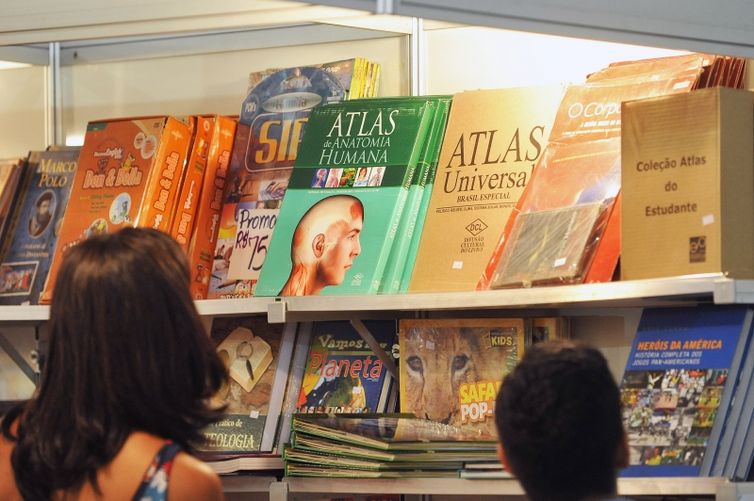 Crianças participam da 1 Bienal do Livro e da Leitura de Brasília