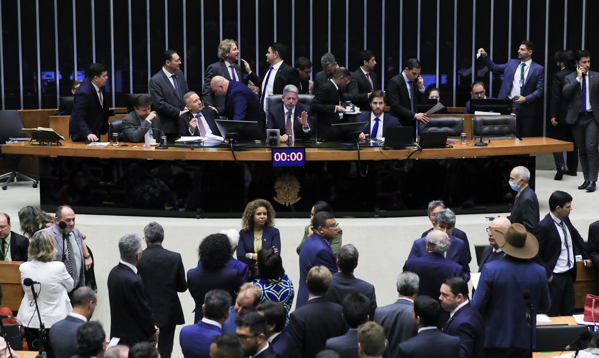 Brasília (DF) 05/07/2023 Plenário da Câmara começou o debate e o deputado, Aguinaldo Ribeiro, fez a leitura do relatório da reforma tributária Foto Lula Marques/ Agência Brasil.