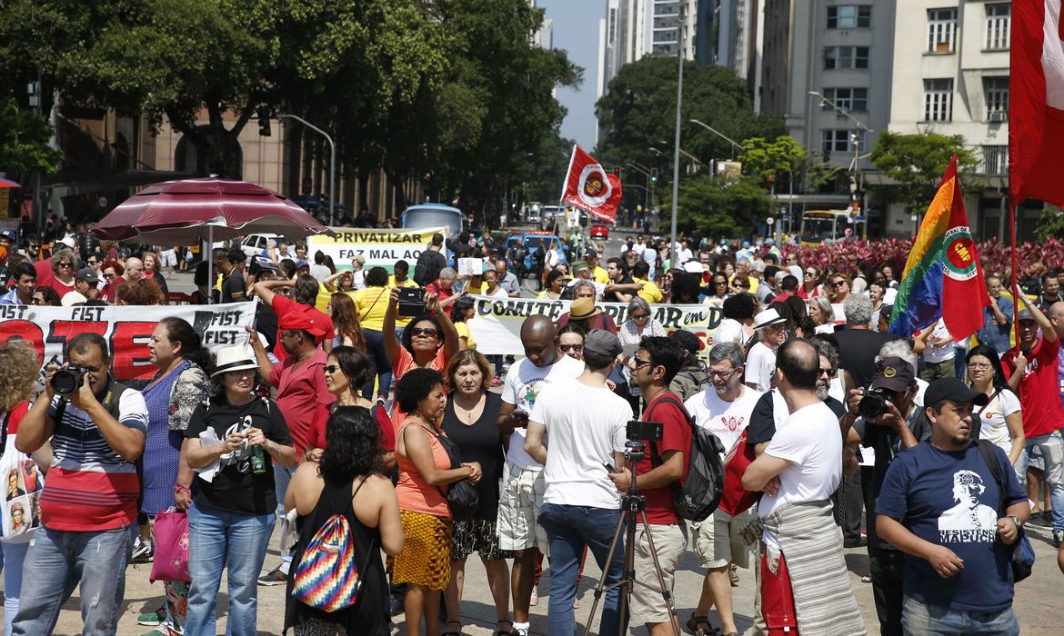 Rio de Janeiro – Manifestantes participam da 23ª edição do Grito dos Excluídos (Tânia Rego/Agência Brasil)