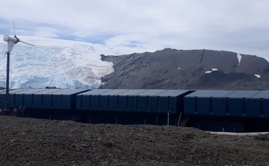Estação Comandante Ferraz, base de pesquisa do Brasil na Antártica