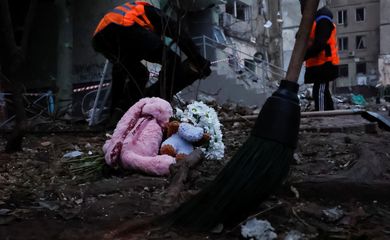 Aftermath of Dnipro apartment block destruction following missile strike