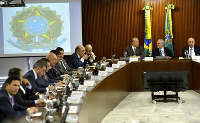 Brasília - O presidente interino Michel Temer coordena a primeira reunião ministerial de seu governo, no Palácio do Planalto (José Cruz/Agência Brasil)