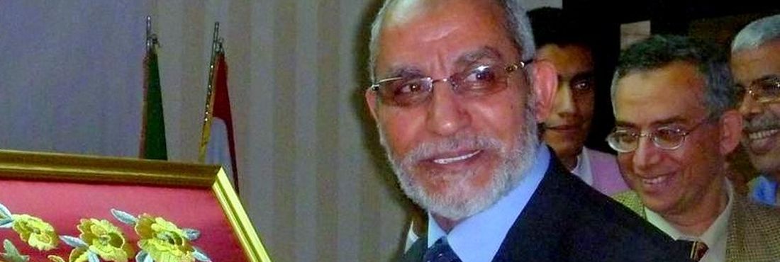 Mohamed Badie, principal líder da Irmandade Muçulmana, é preso no Egito