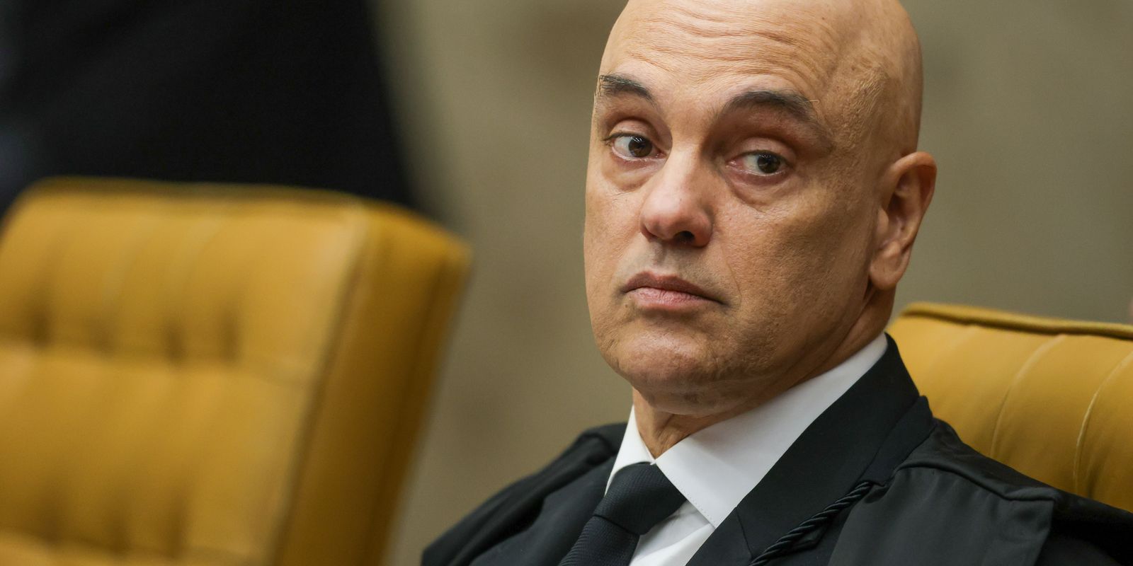 Alexandre de Moraes decreta prisão domiciliar de Bolsonaro