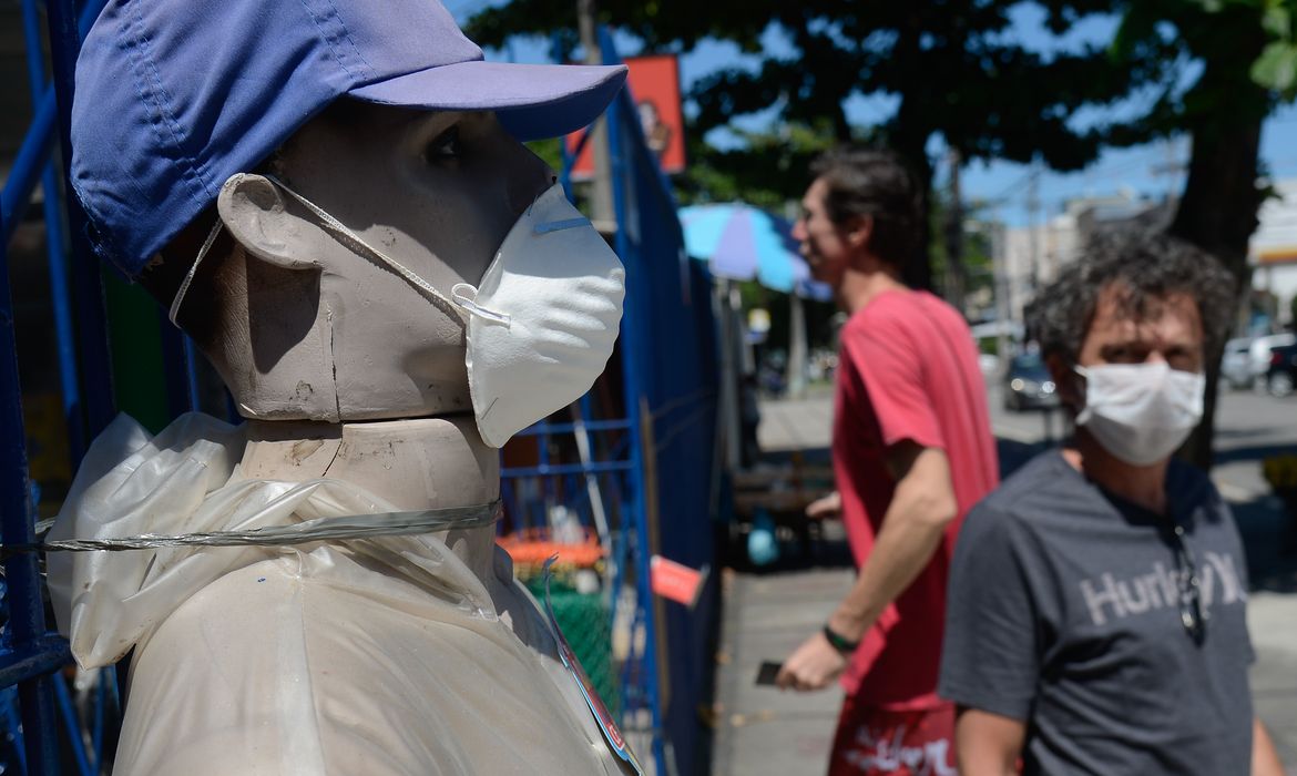 Lojas de material de construção reabrem, autorizadas pela Prefeitura a funcionar durante o período de isolamento social causado pela pandemia do novo coronavírus (covid-19)