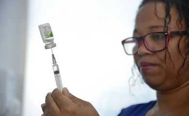 Rio de Janeiro - Primeiro dia da 19ª Campanha Nacional de Vacinação contra a Gripe na capital fluminense (Tânia Rêgo/Agência Brasil)