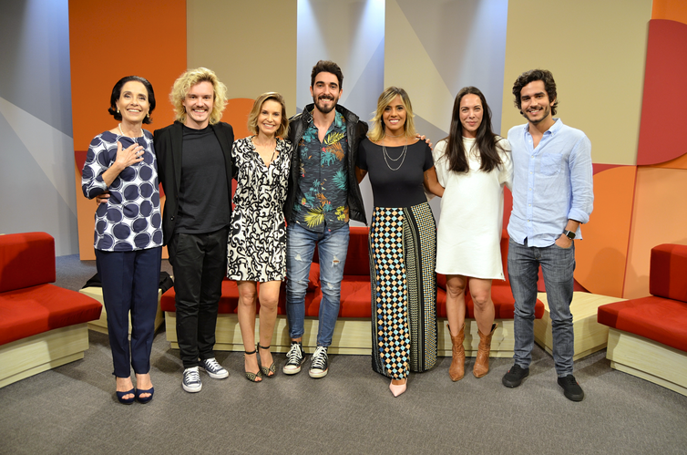(da esquerda para a direita) Vera, Yuri Ribeiro, Paula Burlamaqui, Gustavo Fagundes, Carol Ferrera, Luciana Marques e Bruno Barros. 