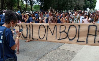 Estudantes quilombolas e indígenas protestam por acesso à universidade pública