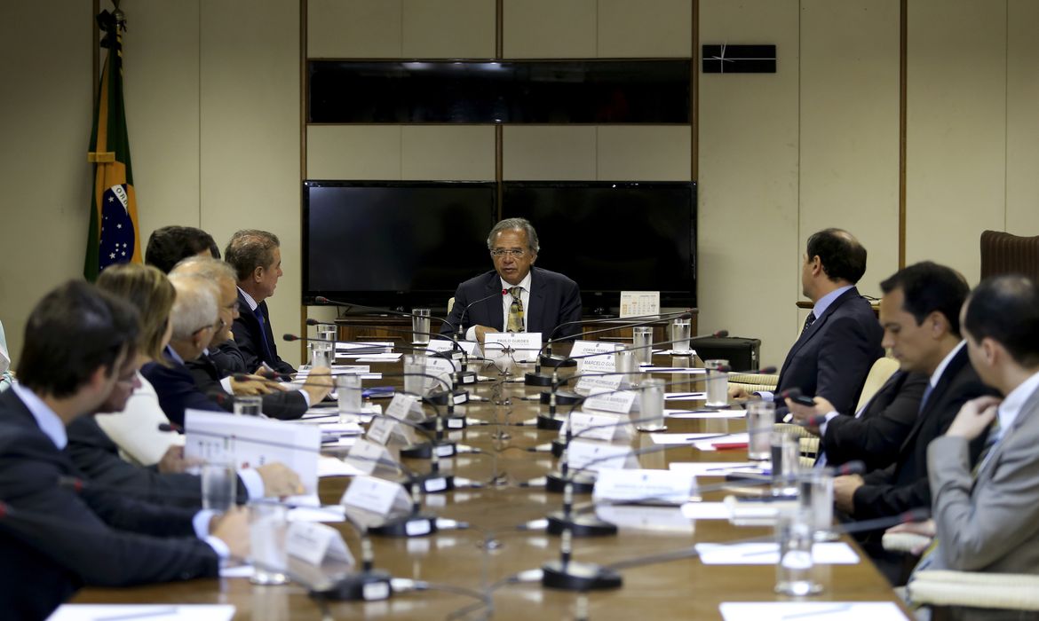 O ministro da Economia, Paulo Guedes, durante reunião com dirigentes da Frente Nacional de Prefeitos (FNP).