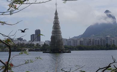 Último dia da árvore de natal da Lagoa Rodrigo de Freitas, no Rio de Janeiro.