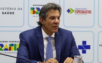 Brasília (DF), 24/06/2025 - O ministro da Fazenda, Fernando Haddad, durante entrevista coletiva para falar sobre a troca de dívidas tributárias de hospitais privados e filantrópicos com a União por prestação de atendimento especializado para os pacientes do SUS. A medida faz parte do programa Agora Tem Especialistas – lançado recentemente pelo Ministério da Saúde – e busca ampliar a capacidade de atendimento, a fim de reduzir a fila de espera por consultas, exames e cirurgias no SUS. Foto: Antonio Cruz/Agência Brasil