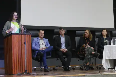 Fernando Frazão/Agência Brasil Rio de Janeiro (RJ), 31/07/2023 - A ministra da Ciência, Tecnologia e Inovação, Luciana Santos, apresenta a palestra Novos Tempos para a Ciência e a Tecnologia no Brasil, na Universidade Federal do Rio de Janeiro (UFRJ). Foto: Fernando Frazão/Agência Brasil