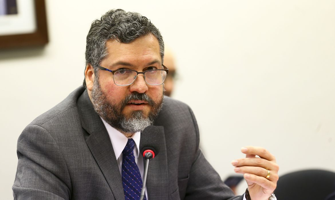 O ministro de Relações Exteriores, Ernesto Araújo, participa de audiência pública na comissão de Agricultura, Pecuária, Abastecimento e Desenvolvimento Rural da Câmara dos Deputados.