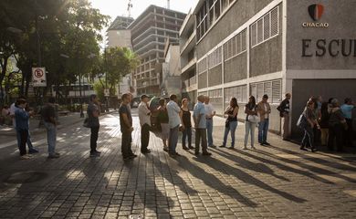 Vinte milhões foram convocados a votar neste domingo (20) na Venezuela