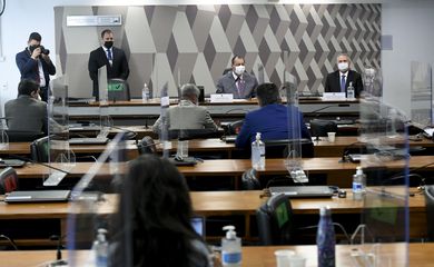 Comissão Parlamentar de Inquérito da Pandemia (CPIPANDEMIA) suspende oitiva de empresário suspeito de integrar um grupo de aconselhamento ao presidente da República em assuntos relacionados à pandemia de covid-19. O empresário não compareceu e